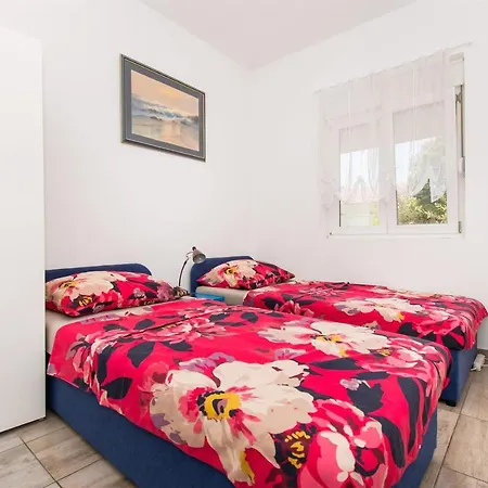 Lily Apartman Nin